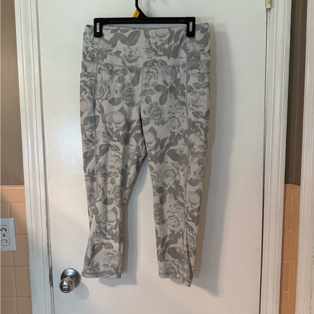 MUUV Active  floral Print Leggings NEVER WORN